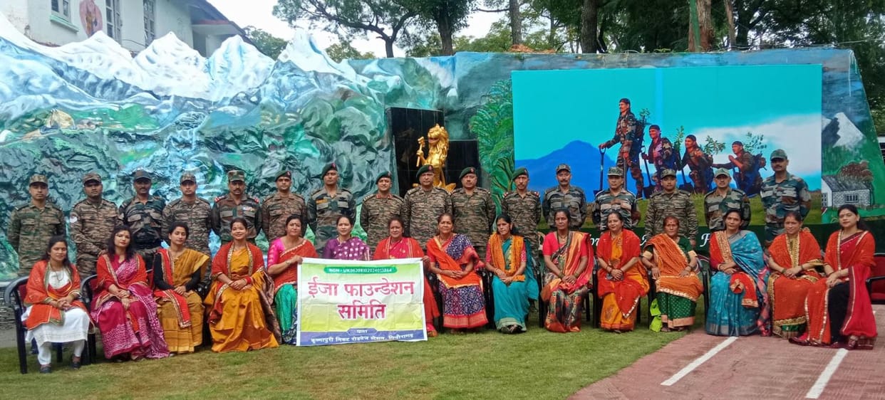 The women of Eja Seva Samiti tied Rakhi on the wrists of the soldiers