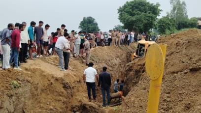 While doing work on underground pipeline, mud caved in, three workers buried