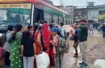 Even rain could not stop the sisters, crowd gathered at roadways