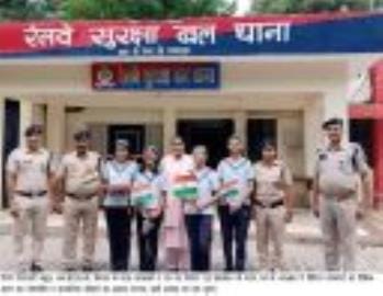 CMS students tied Rakhi to public servants