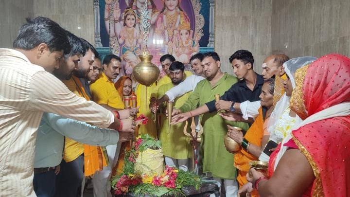 Mass Rudrabhishek took place in Omkareshwar Mahadev Temple