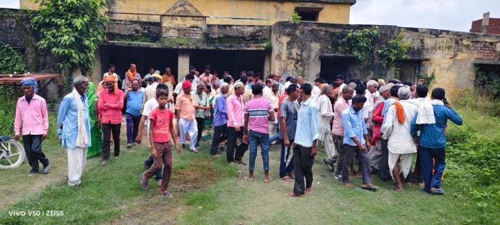 Angry farmers created ruckus due to not getting fertilizer, returned empty handed