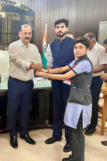 Fragrance of culture and brotherhood reflected in Rakhi