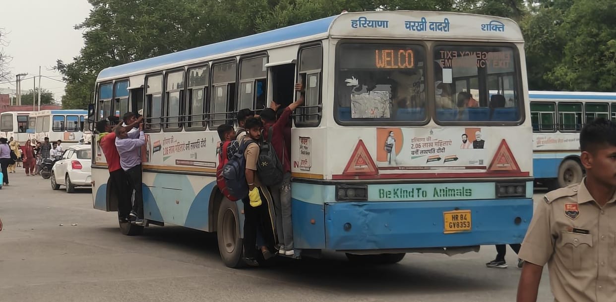 On the first day of Rakshabandhan, 15,500 sisters travelled for free in roadways but faced jostling