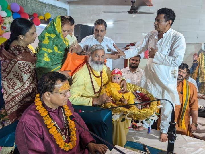 Listening to the divine plays of God purifies the mind: Acharya