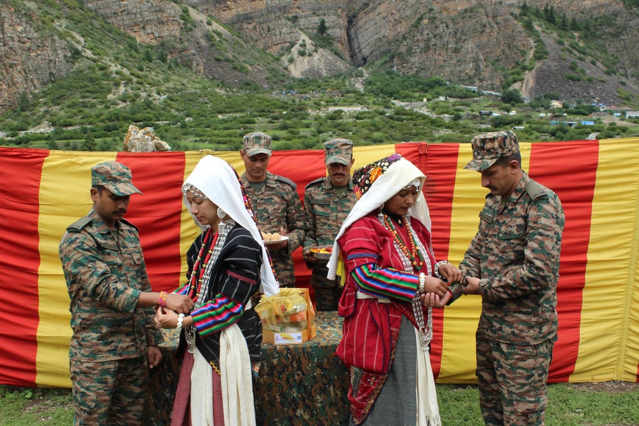Sisters tied Rakhi on the wrists of soldiers