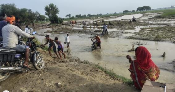 The water level of the river decreased, but erosion continues in Ikouna