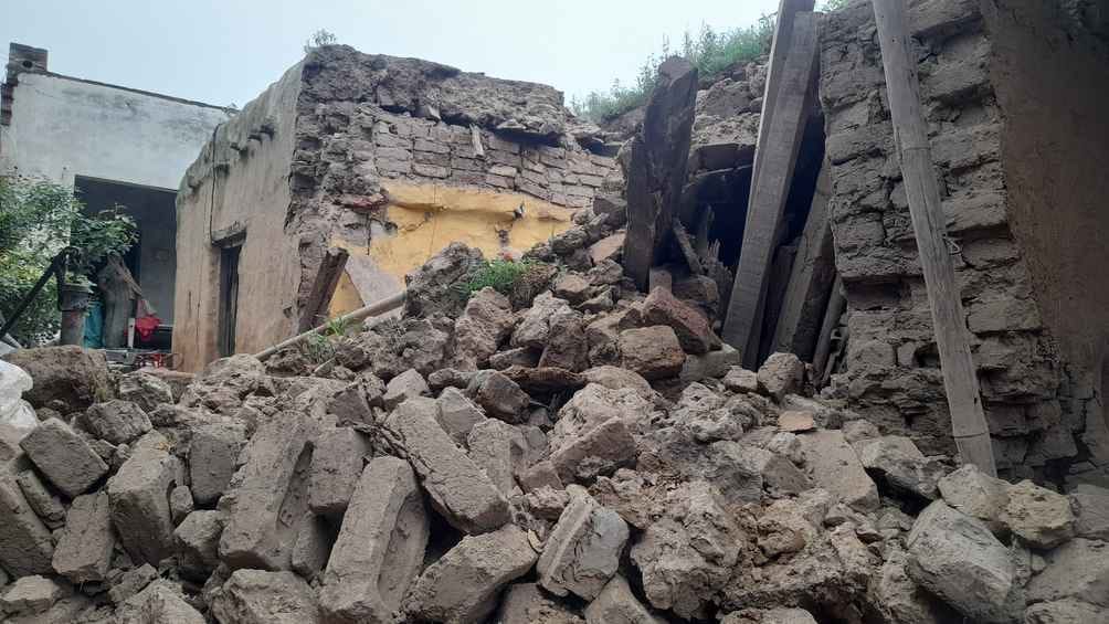 Two concrete houses collapsed, woman got injured