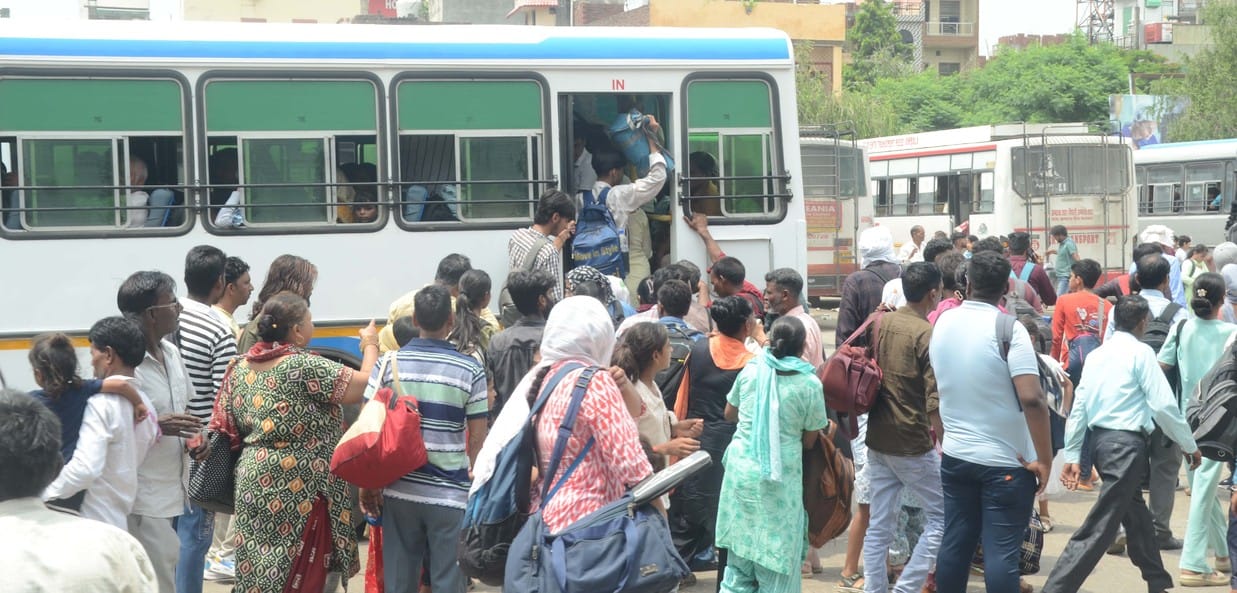 Before Rakshabandhan, Delhi passengers did not get bus, kept wandering