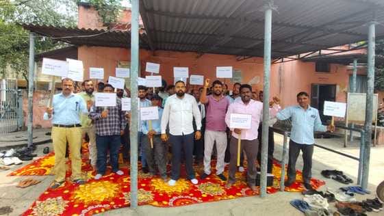 Workers' protest against the reinstatement of suspended clerk continues