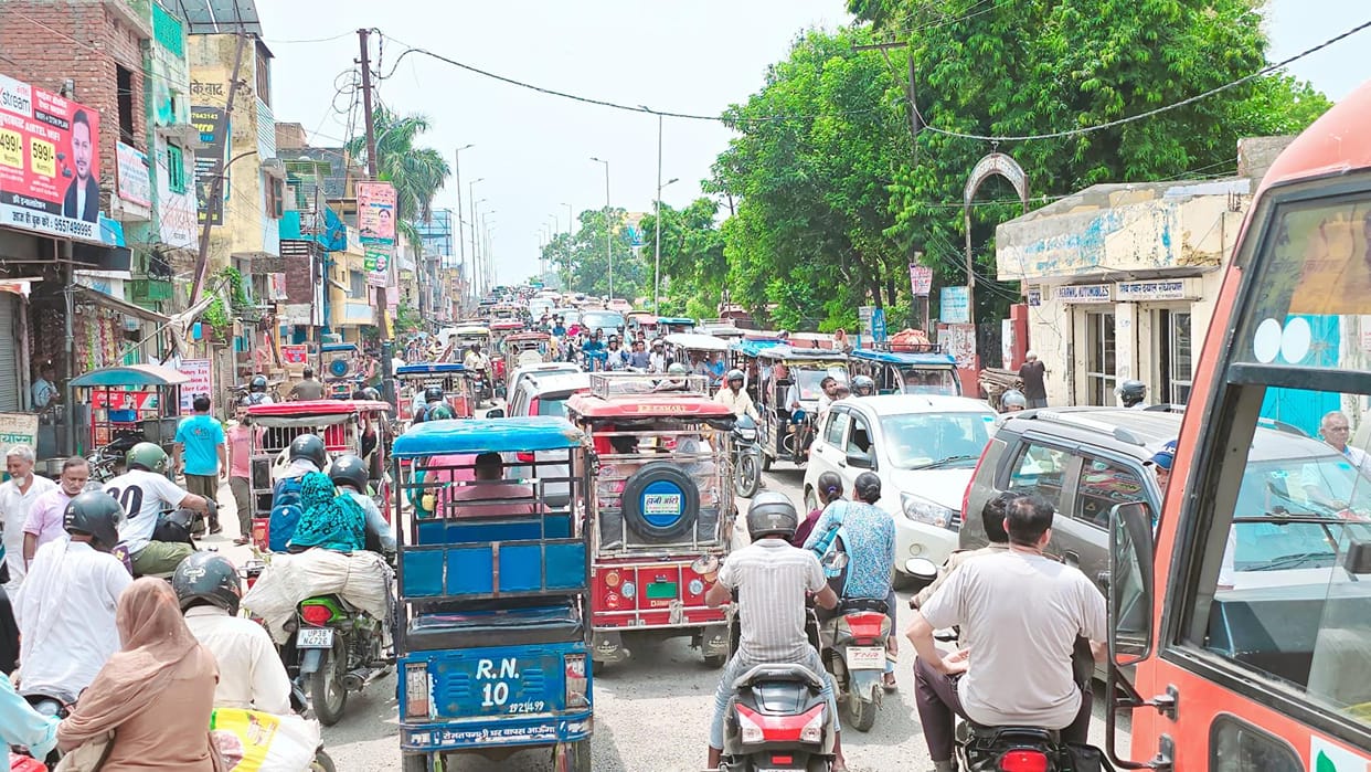 Car broke down on the overbridge, TP Nagar crossing faced traffic jam for two hours
