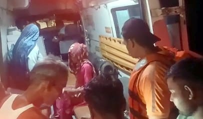 There was water everywhere, relatives set out with the pregnant woman on a tractor