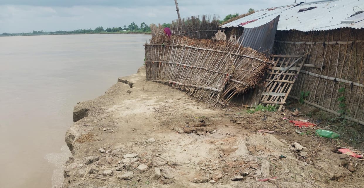 Erosion is fast, more than 50 bighas of land is submerged in the river