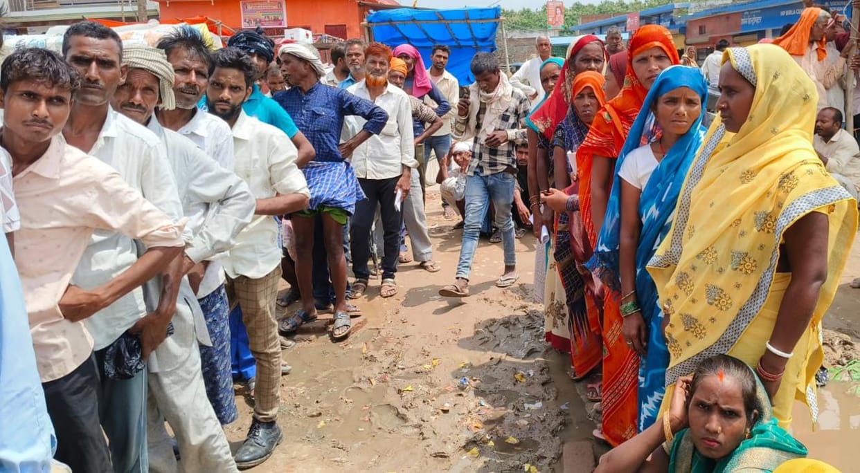 Long queues for fertilizers everywhere