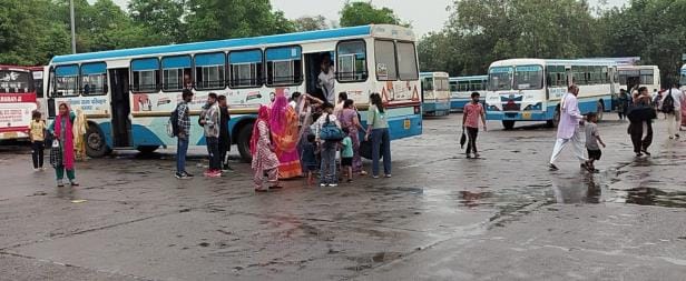 On Rakshabandhan, 30,000 women travelled free in roadways buses, had to pay fare in private buses