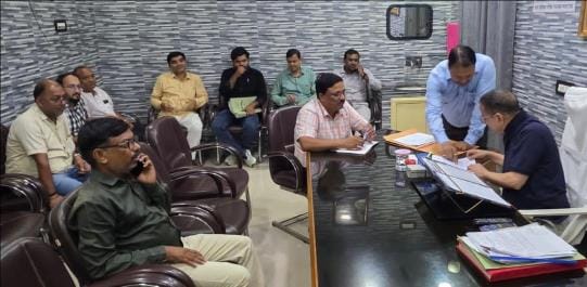 Municipal Chairman Arshad Jamal holding a meeting.