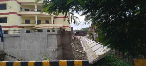 The boundary wall of Fafamau police station collapsed before its inauguration