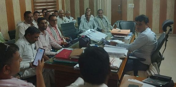 A memorandum of demands was given to the Executive Engineer on the pending demands of the employees