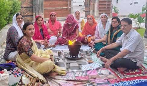 Women's Yagya Committee performed Havan in Ramnagar Colony