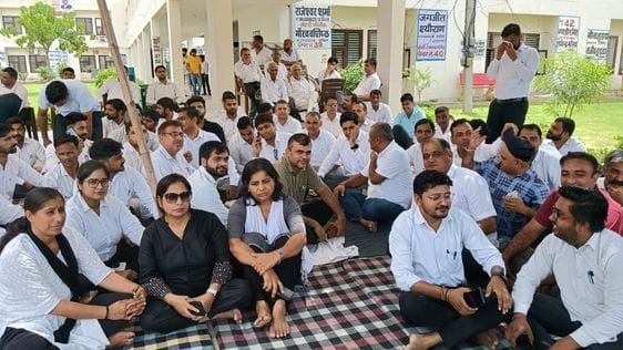 Advocates are adamant on the demand of justice, the protest continues in Gohana for the fourth day