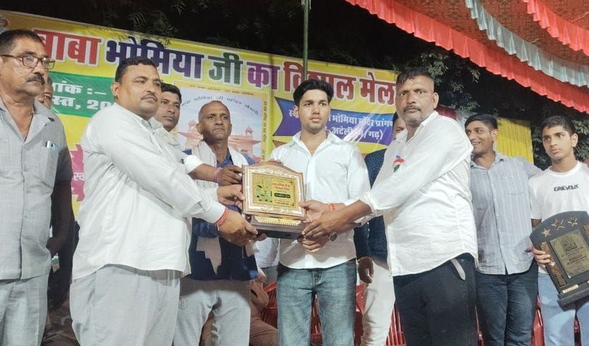 Mohan Adampur won the 1600 meter race