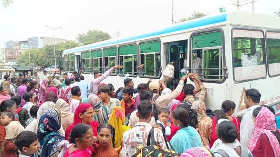 190 roadways buses made more than 300 trips throughout the day, private buses remained empty