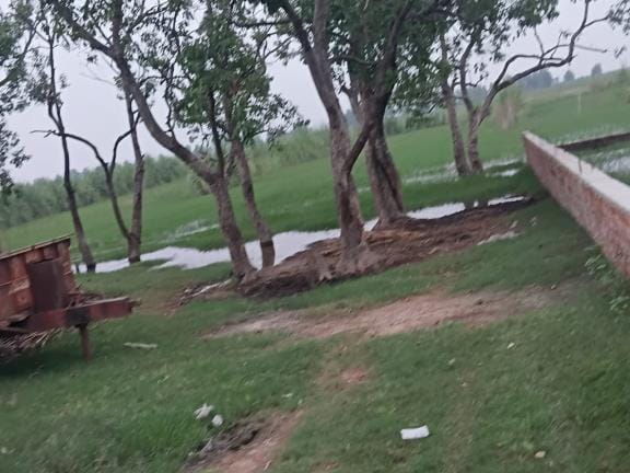 Ganga knocks at homes, Yamuna at the mouth of villages