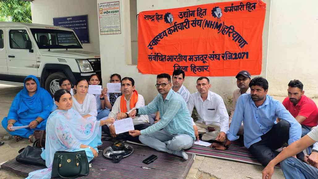 Unique protest...sisters were made to apply black tilak, tied black rakhi