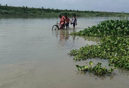 The water level of Ghaghra increased due to the release of three lakh cusecs of water from three barrages