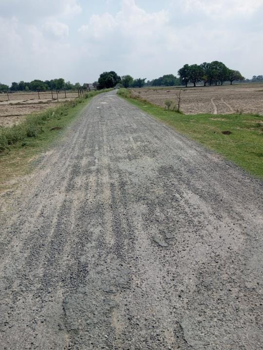 Roads are broken, commuters are facing difficulties in commuting