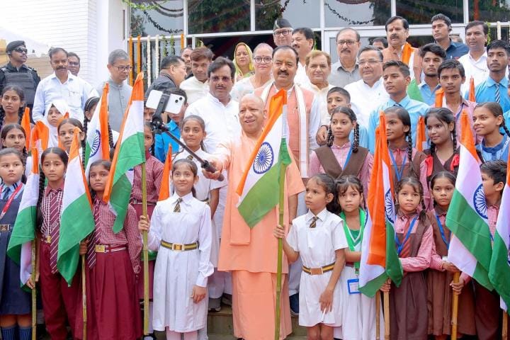 Chief Minister Yogi Adityanath said- We will live for Swadeshi, we will die for the country