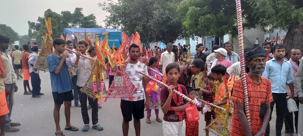 Abhishek of Lord Shiva was done by bringing Ganga water from Ghatiya Ghat