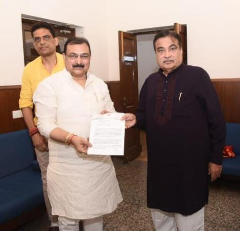 Tamkuhiraj MLA met Nitin Gadkari for flyover