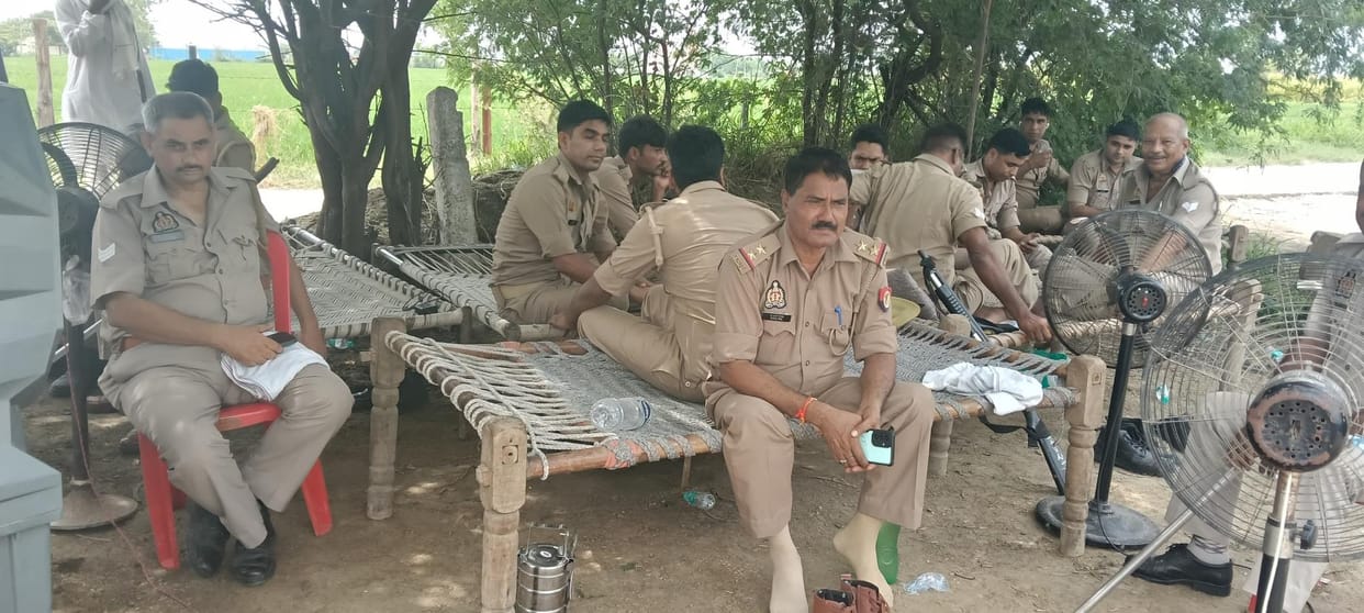 A report has been filed against five people including former District Panchayat President, Kanungo and Lekhpal.
