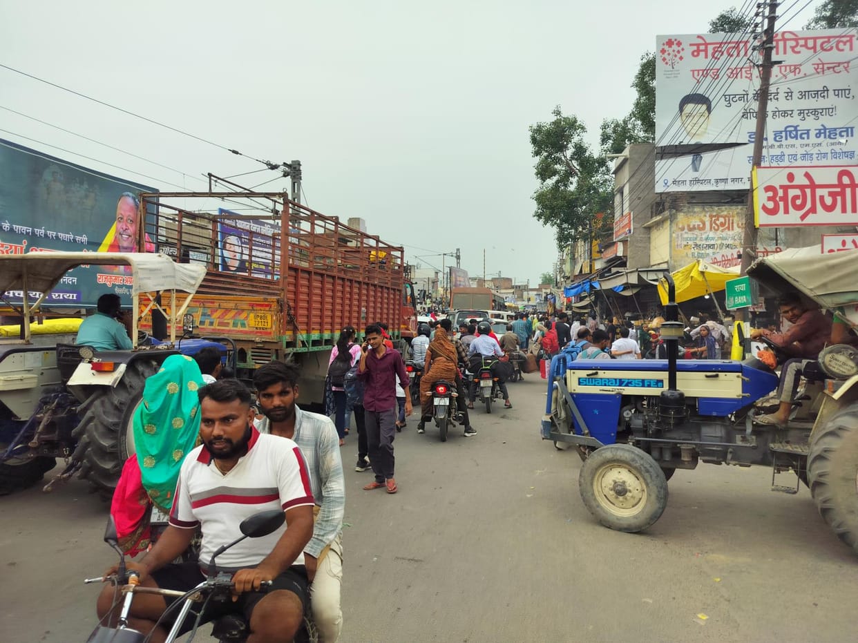 People were troubled by the traffic jam in the city before the festival