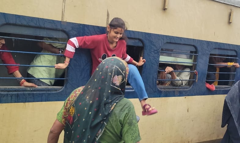 Rajgir-Haridwar special train arrived 10 hours late, passengers worried