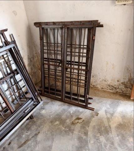 Broken windows and doors will be repaired in the colony built in Navadiya