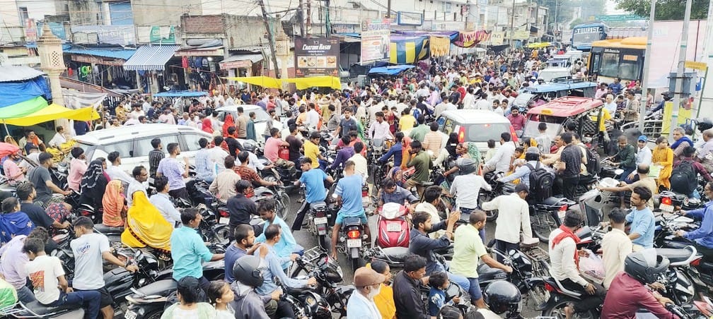 There was a jam at Rajiv Chowk in Puwaiyan, people were stranded