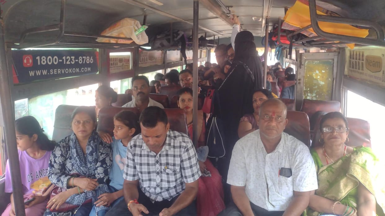 On the first day, 4551 sisters and 123 companions travelled free by buses