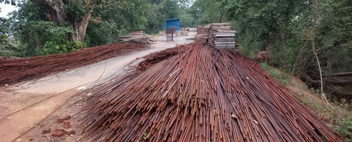 Bridge work stopped due to waterlogging in Bisauli