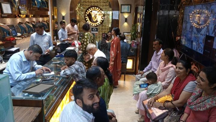 Udhampur, Raksha bandhan, Rush in Market, Shopkeepers Happy