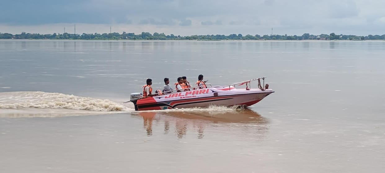 Ganga is receding at the rate of 3 cm per hour, mud on the roads due to receding of flood water