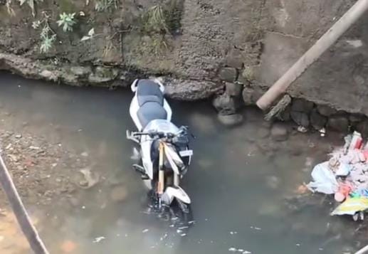 Udhampur, Old National Highway, Accident, Bike Fell in Drain, Four Injured