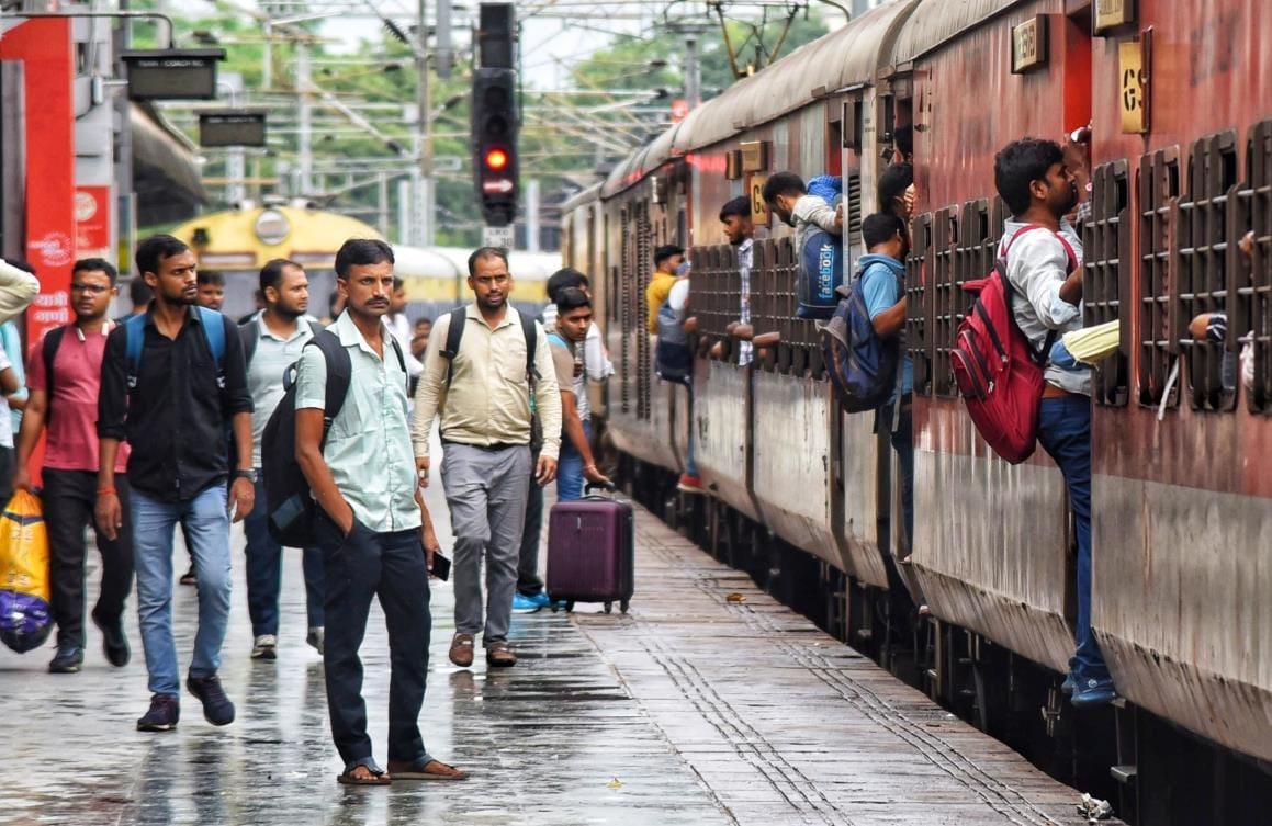 Trains are full for return, airfare reaches up to Rs 22,000