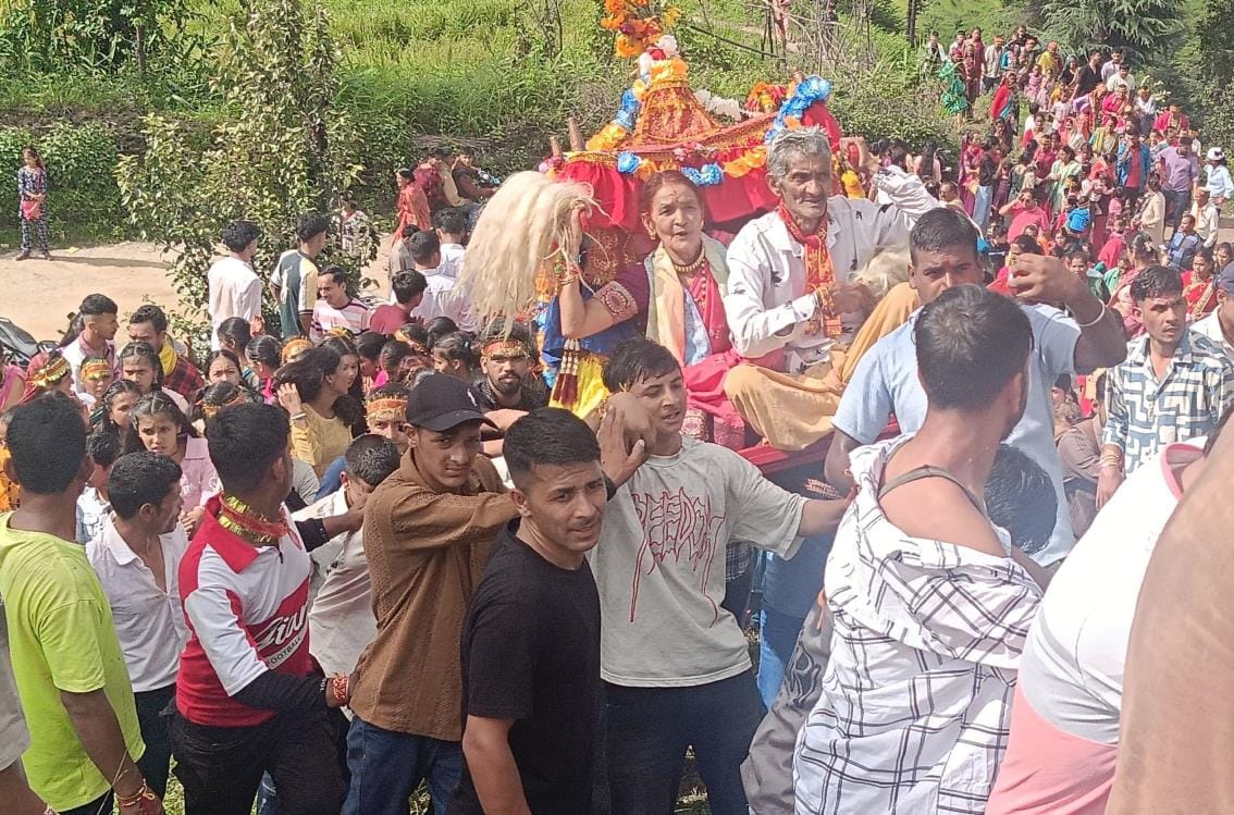 Rath Yatra of Maa Bhagwati was taken out from Vals
