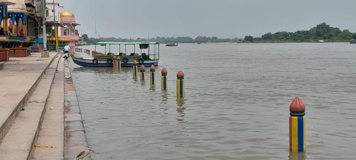Flood threat looms due to rising water level of Yamuna