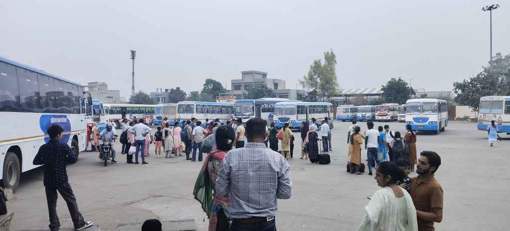 Sisters sweating due to free rides on Rakshabandhan, children also upset