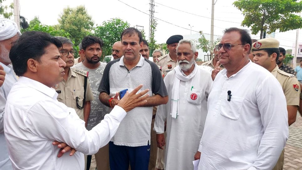 Controversy over wall construction in Basant Vihar