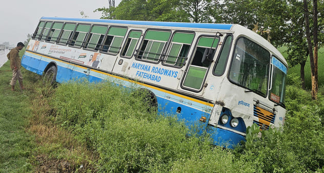 Roadways bus fell into ditch, all passengers safe