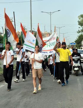 The players of Khel Nursery Cheeka took out a tricolor procession in the city